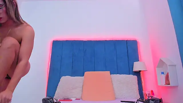 Snapshot of Camiiniieves chatting on 12.15.24 Camiiniieves online show from 12.15.24