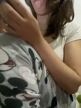 Snapshot of farah-36 chatting on 12.19.24 farah-36 online show from 12.19.24