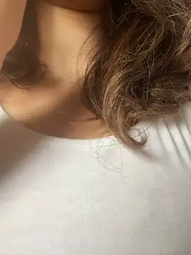 Snapshot of farah-36 chatting on 12.19.24 farah-36 online show from 12.19.24