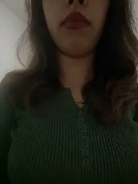 Snapshot of farah-36 chatting on 12.20.24 farah-36 online show from 12.20.24