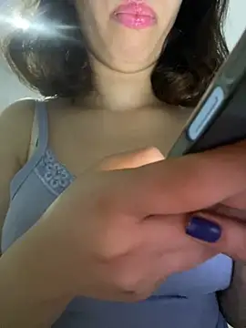 Snapshot of farah-36 chatting on 01.26.25 farah-36 online show from 01.26.25