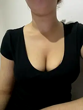 Snapshot of farah-36 chatting on 11.11.25 farah-36 online show from 11.11.25