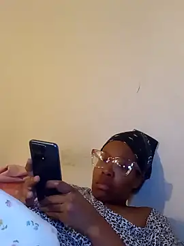 Snapshot of madamsensuale chatting on 01.07.25 madamsensuale online show from 01.07.25