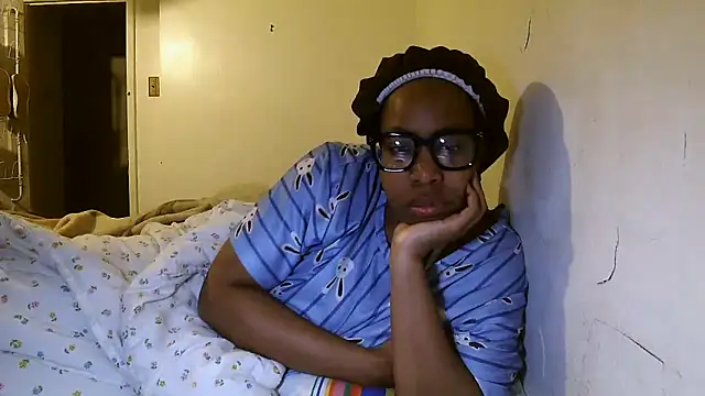 Snapshot of madamsensuale chatting on 03.10.25 madamsensuale online show from 03.10.25