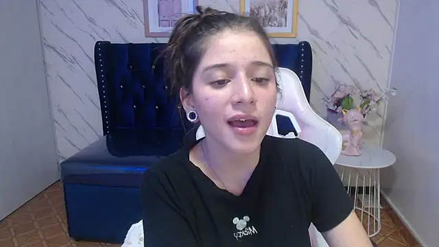 Snapshot of _Emily_v chatting on 12.31.24 Emily v online show from 12.31.24