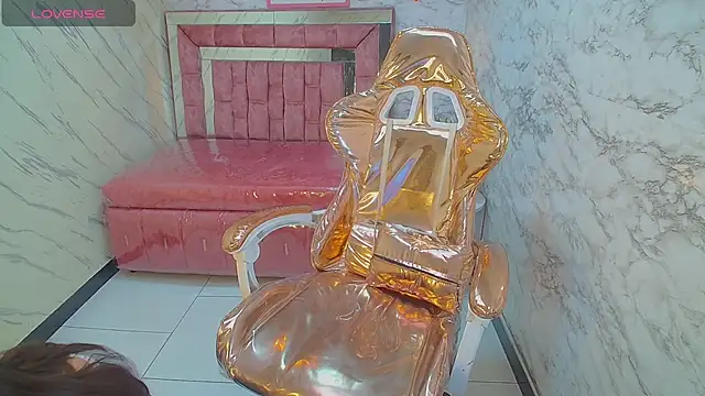 Snapshot of _Emily_v chatting on 03.08.25 Emily v online show from 03.08.25