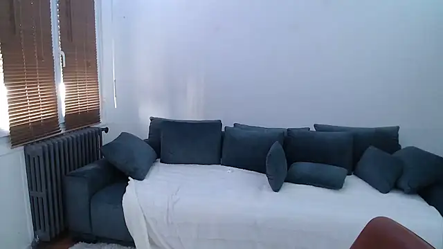 Snapshot of Lynylou chatting on 12.13.24 Lynylou online show from 12.13.24