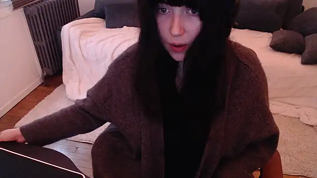 Snapshot of Lynylou chatting on 12.25.24 Lynylou online show from 12.25.24