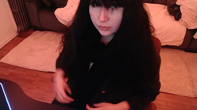 Snapshot of Lynylou chatting on 01.26.25 Lynylou online show from 01.26.25