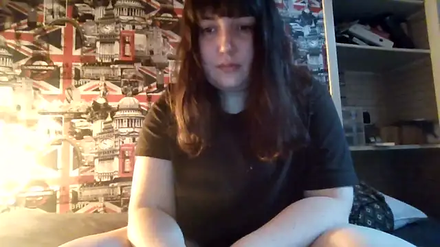 Snapshot of Lynylou chatting on 09.17.25 Lynylou online show from 09.17.25