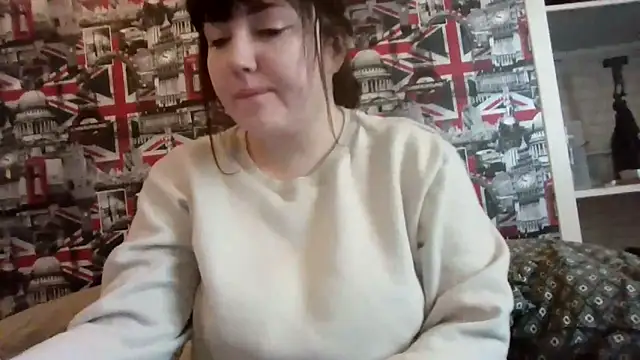 Snapshot of Lynylou chatting on 11.28.25 Lynylou online show from 11.28.25