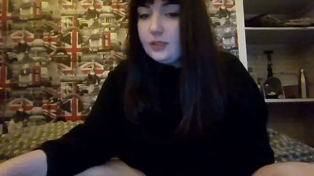 Snapshot of Lynylou chatting on 12.22.25 Lynylou online show from 12.22.25