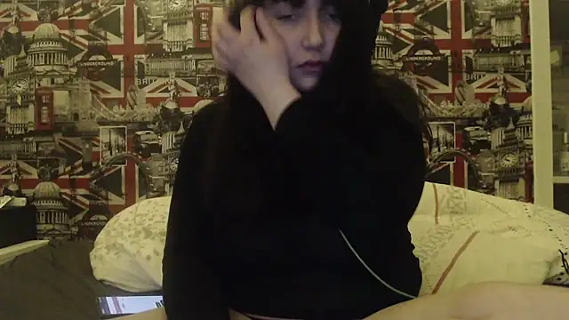 Lynylou online show from 02.11.26