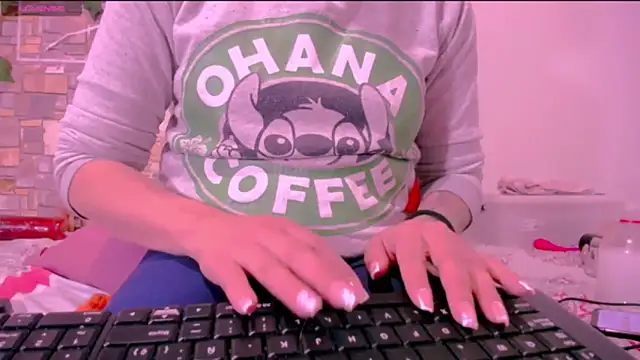 Snapshot of CrazyRousex chatting on 04.21.26 CrazyRousex online show from 04.21.26