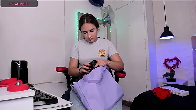 angel hardy dl online show from 01.12.25