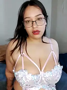 Snapshot of Angiee2001 chatting on 02.06.25 Angiee2001 online show from 02.06.25