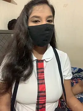 Snapshot of hottiess69 chatting on 10.27.25 hottiess69 online show from 10.27.25