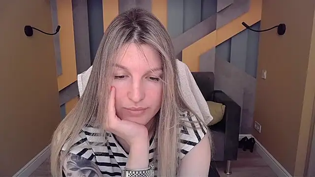 EmilyWalkeri online show from 06.14.26