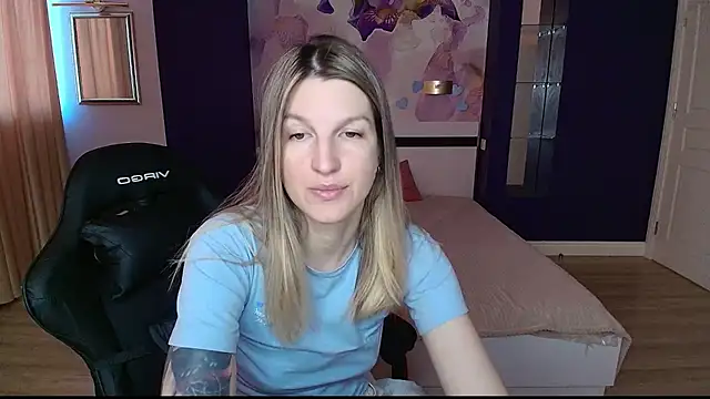 EmilyWalkeri online show from 06.17.26