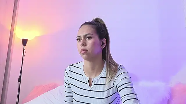 Snapshot of Cristel_Boom chatting on 12.17.25 Cristel Boom online show from 12.17.25