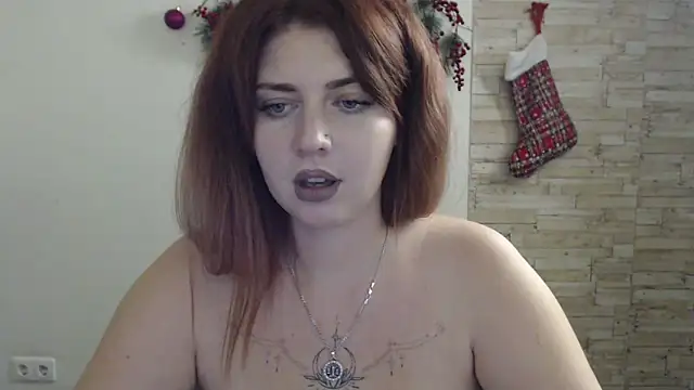 Snapshot of Lizzy_Love chatting on 12.10.24 Lizzy Love online show from 12.10.24