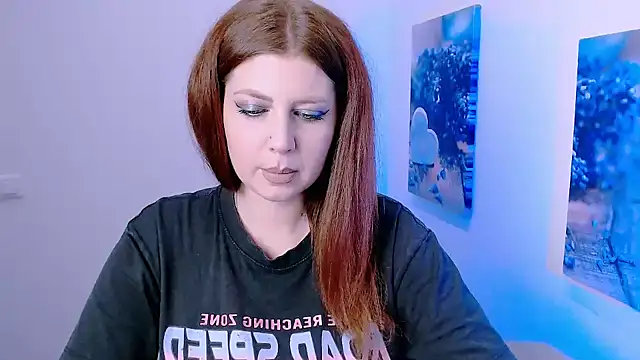 Snapshot of Lizzy_Love chatting on 11.13.25 Lizzy Love online show from 11.13.25