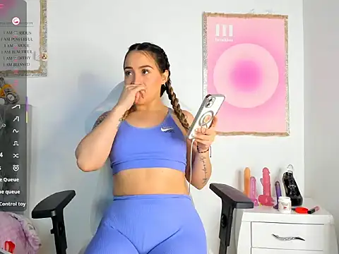 Snapshot of cindy_love2 chatting on 12.16.25 cindy love2 online show from 12.16.25