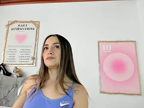 Snapshot of cindy_love2 chatting on 12.22.25 cindy love2 online show from 12.22.25