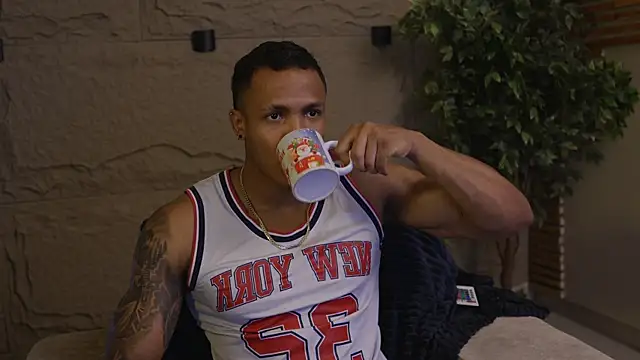 Logan Varela online show from 10.03.25