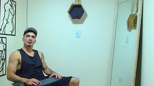 Snapshot of Big_ValentinHunk chatting on 12.21.25 Big ValentinHunk online show from 12.21.25