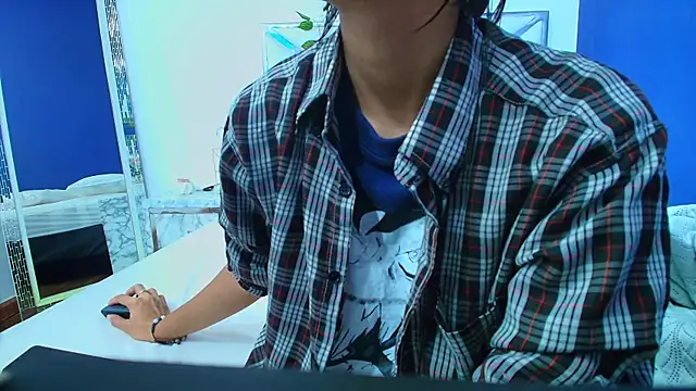 yourcuteneighbourr online show from 12.28.24