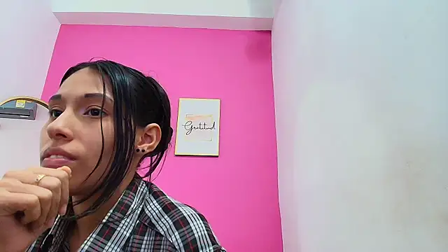 yourcuteneighbourr online show from 01.11.25