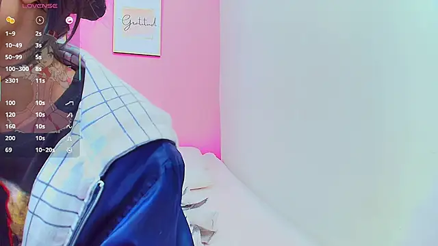 yourcuteneighbourr online show from 02.11.25