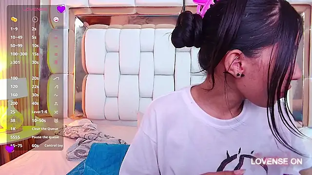 yourcuteneighbourr online show from 03.07.25