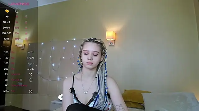 Snapshot of Valerie_Woods chatting on 12.17.24 Valerie Woods online show from 12.17.24