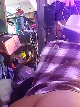 gurlnips online show from 04.26.26