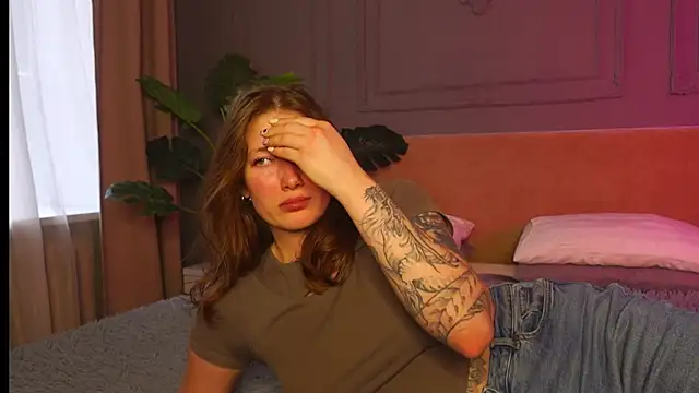 Liv Fay online show from 09.18.25