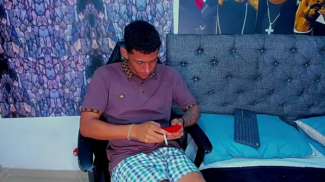 dominic smith  online show from 02.05.25