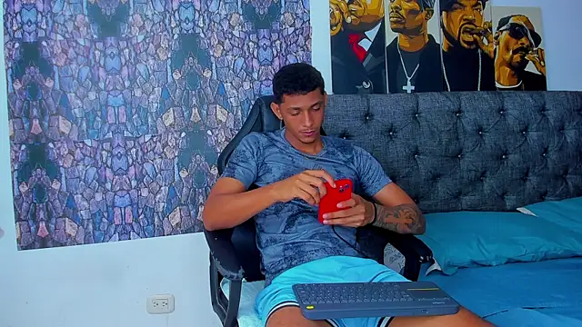 dominic smith  online show from 02.07.25