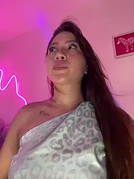 Snapshot of Tsuki-moon chatting on 02.06.25 Tsuki-moon online show from 02.06.25