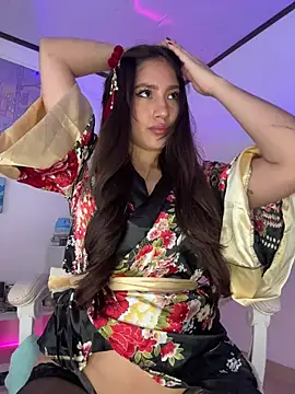 Snapshot of Tsuki-moon chatting on 10.18.25 Tsuki-moon online show from 10.18.25