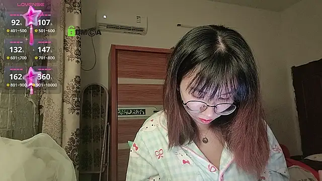 Snapshot of Lili_666 chatting on 11.11.25 Lili 666 online show from 11.11.25