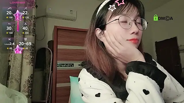 Snapshot of Lili_666 chatting on 11.19.25 Lili 666 online show from 11.19.25