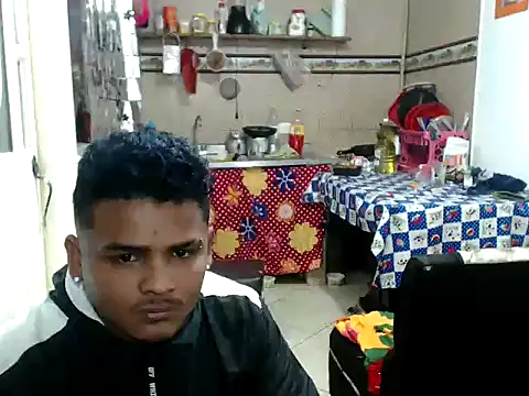 Snapshot of Boycuriousxxx chatting on 12.19.24 Boycuriousxxx online show from 12.19.24