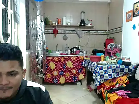 Snapshot of Boycuriousxxx chatting on 12.24.24 Boycuriousxxx online show from 12.24.24