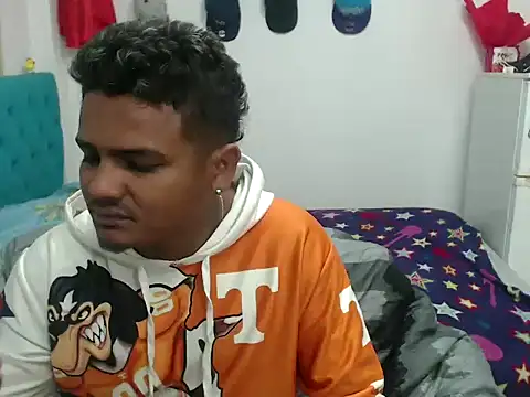 Snapshot of Boycuriousxxx chatting on 02.15.25 Boycuriousxxx online show from 02.15.25