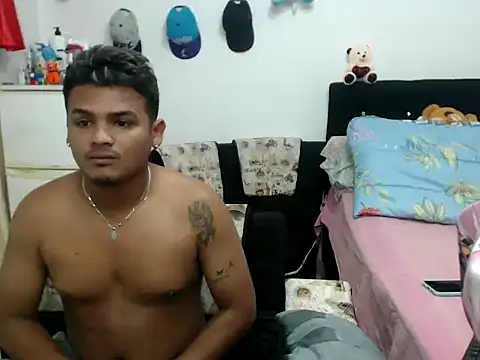 Snapshot of Boycuriousxxx chatting on 02.25.25 Boycuriousxxx online show from 02.25.25