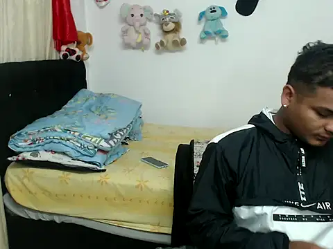 Snapshot of Boycuriousxxx chatting on 03.18.25 Boycuriousxxx online show from 03.18.25