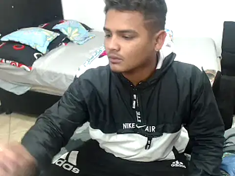 Snapshot of Boycuriousxxx chatting on 03.20.25 Boycuriousxxx online show from 03.20.25