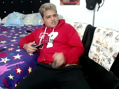 Snapshot of Boycuriousxxx chatting on 10.14.25 Boycuriousxxx online show from 10.14.25
